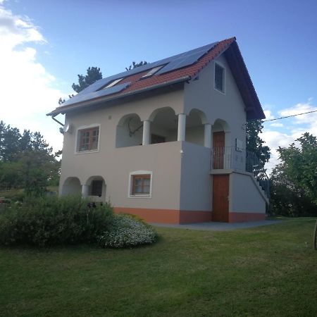 Bottyahat Guesthouse Rezi Buitenkant foto