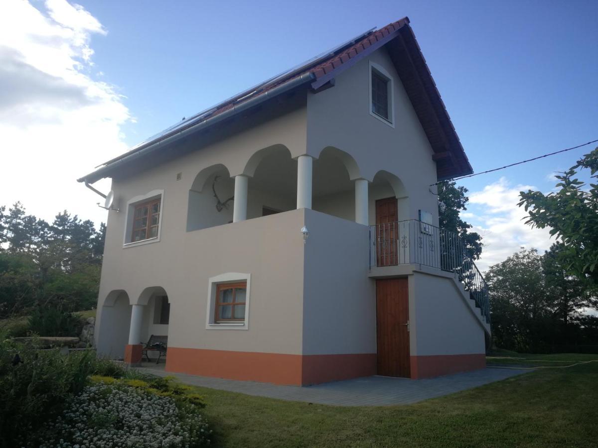 Bottyahat Guesthouse Rezi Buitenkant foto