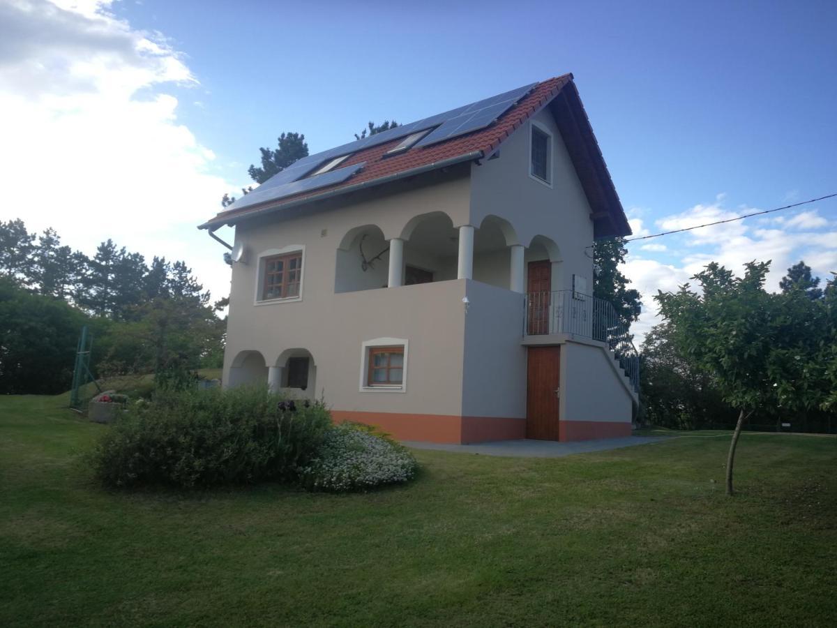Bottyahat Guesthouse Rezi Buitenkant foto