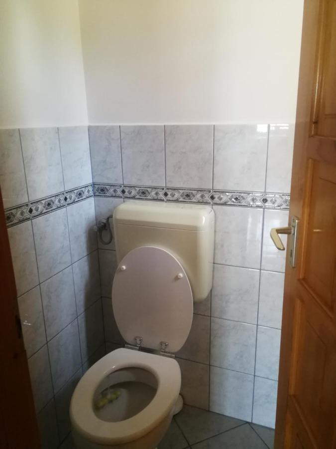 Bottyahat Guesthouse Rezi Buitenkant foto